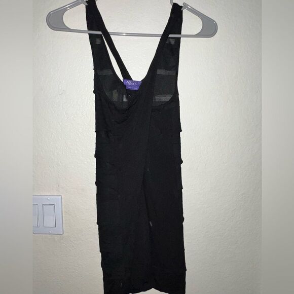 ❄️ MILEY CYRUS SLEEVELESS TOP- SIZE LARGE - Picture 2 of 4